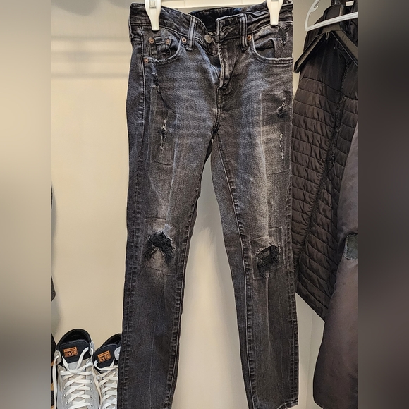 American Eagle Women's Black Ripped Jeans - Picture 14 of 16